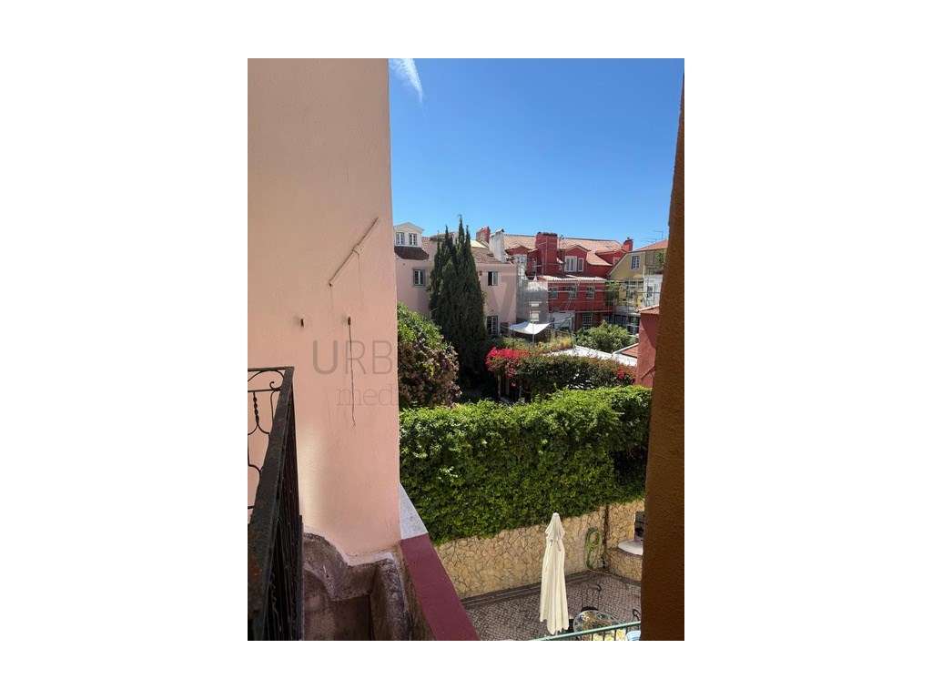 Prédio P/ Recuperar, Estrela - Lisboa, 398m2-1