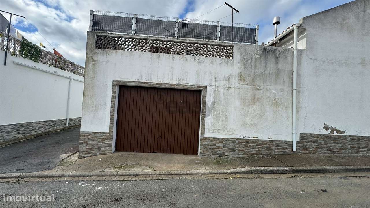 Moradia T2 com logradouro, anexo, terraço e garagem, Castro Verde-7