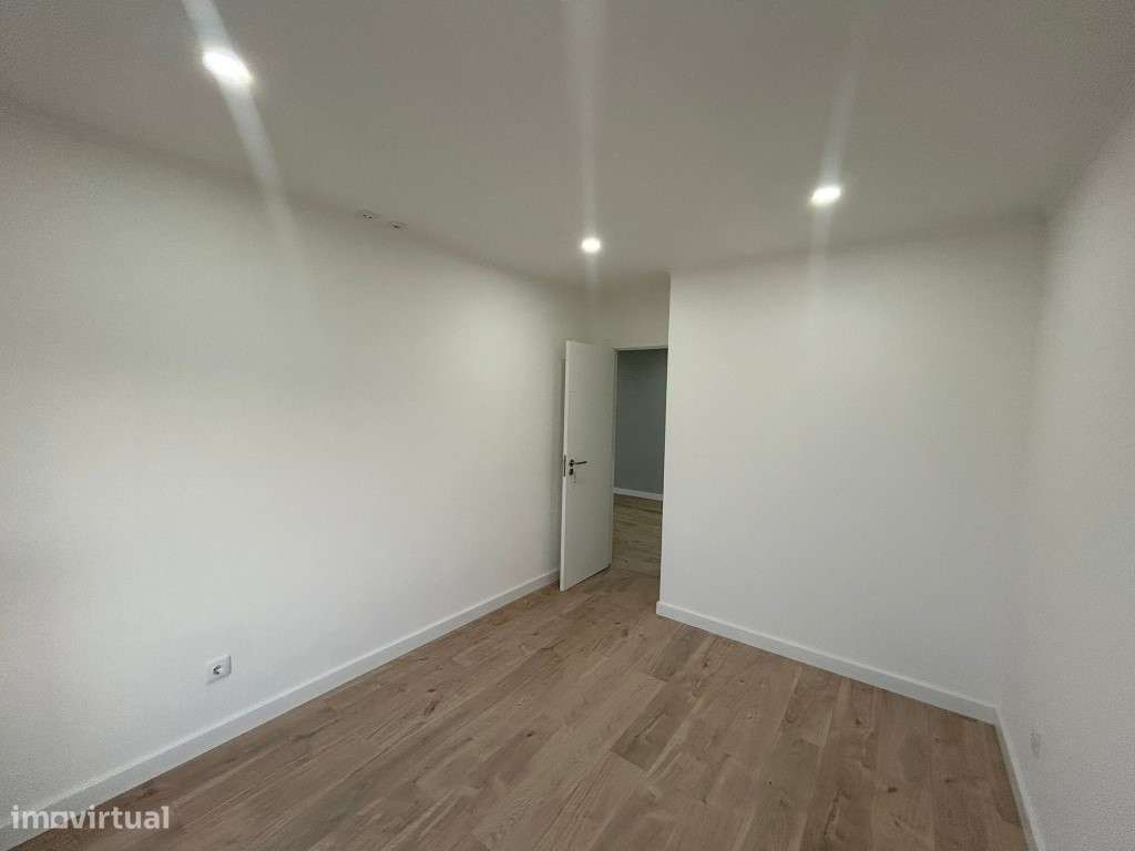 Apartamento T2, em fase de remodelação total, Falgueira-Venda Nova - Grande imagem: 3/6