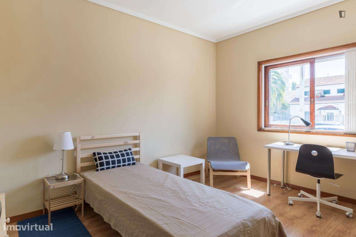 Quarto - localizado em São Mamede de Infesta Porto - Grande imagem: 5/9