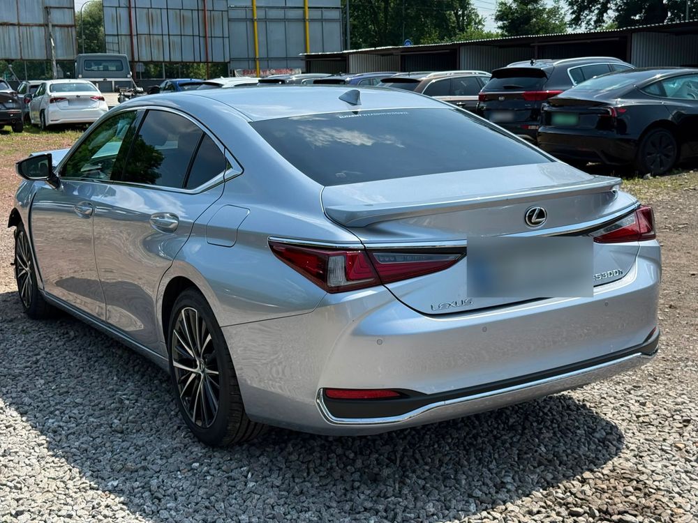 Lexus ES 300h Omotenashi 2024