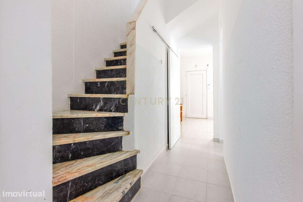 Casa Renovada em Setúbal com Vista Panorâmica-8