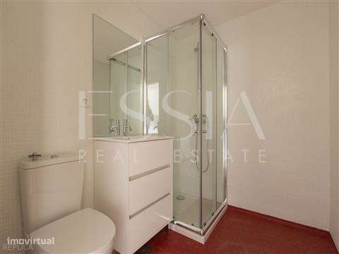 Apartamento T0 com Varanda no Centro do Porto-4