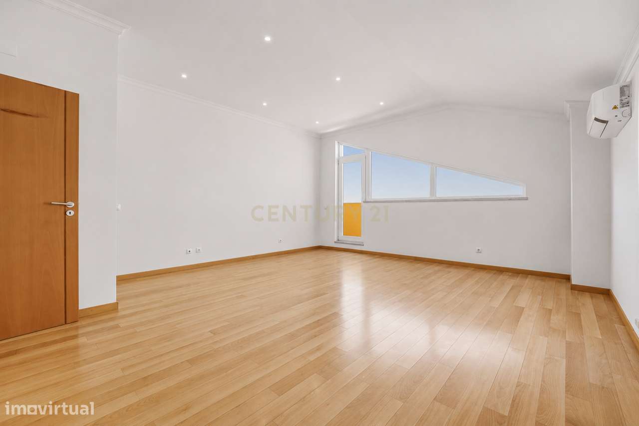 Duplex Exclusivo | 1 Quarto + 3 Suites | Terraços | Vista Panorâmica s-16