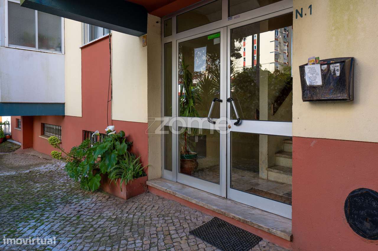 Vende-se apartamento T1 Remodelado, Monte Abraão - Grande imagem: 5/20