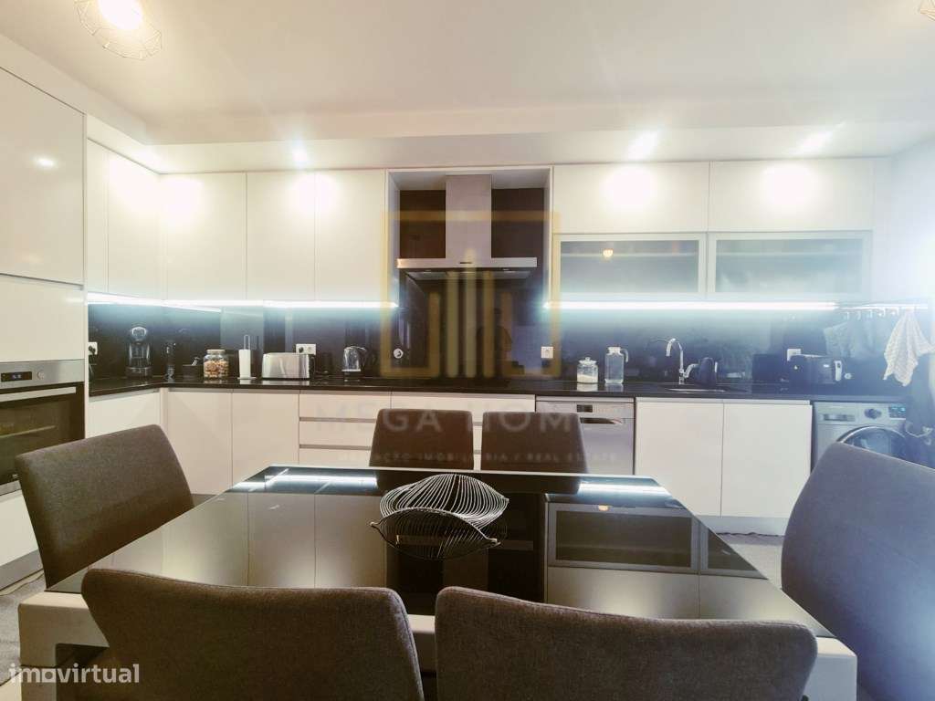 Apartamento T3 com Terraço e 3 WC, em Lagoa.-21