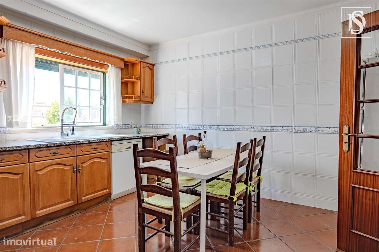 Apartamento T4 c/ Garagem-17
