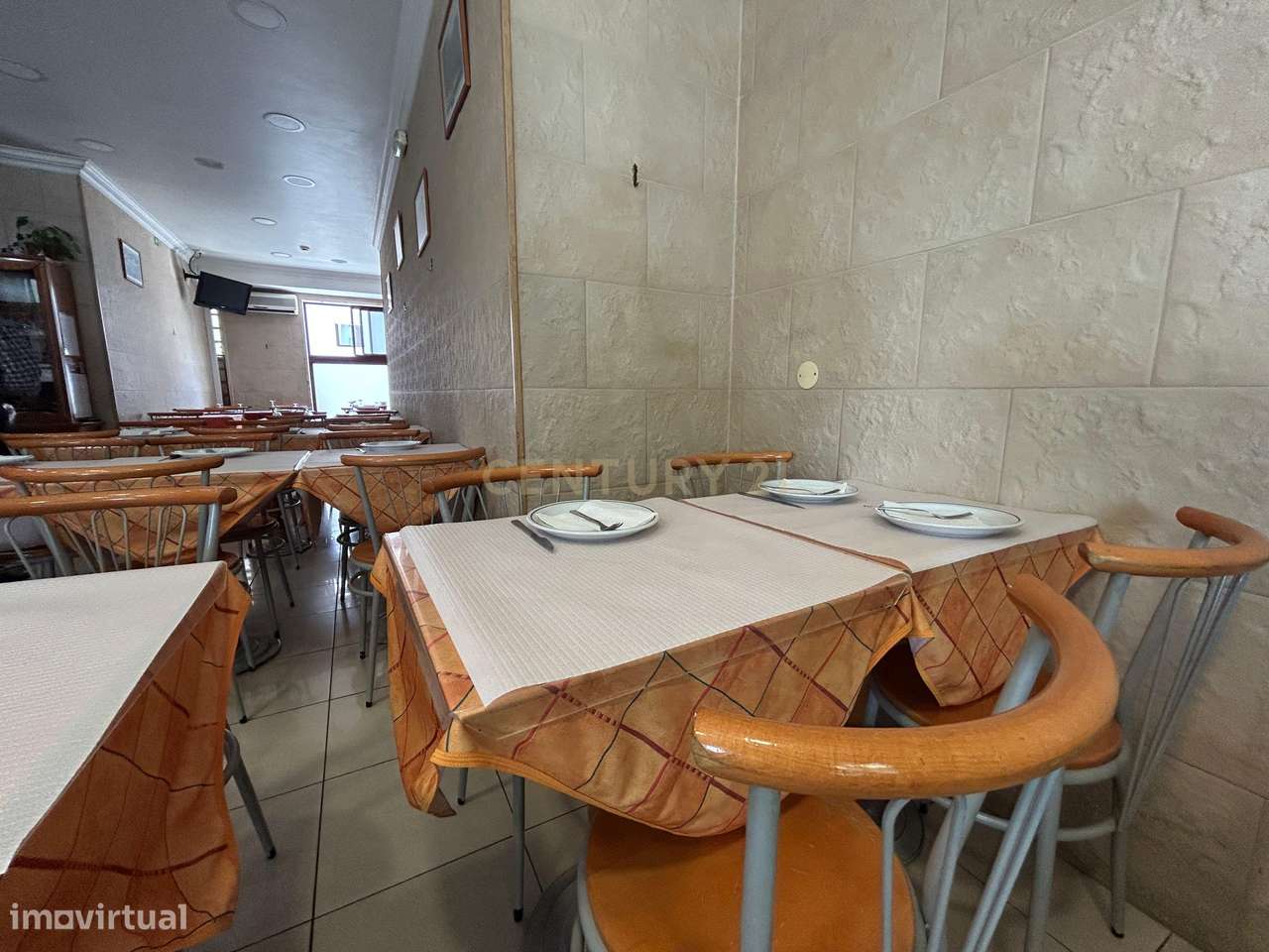 Espaço comercial à venda na zona nobre de Almada-4