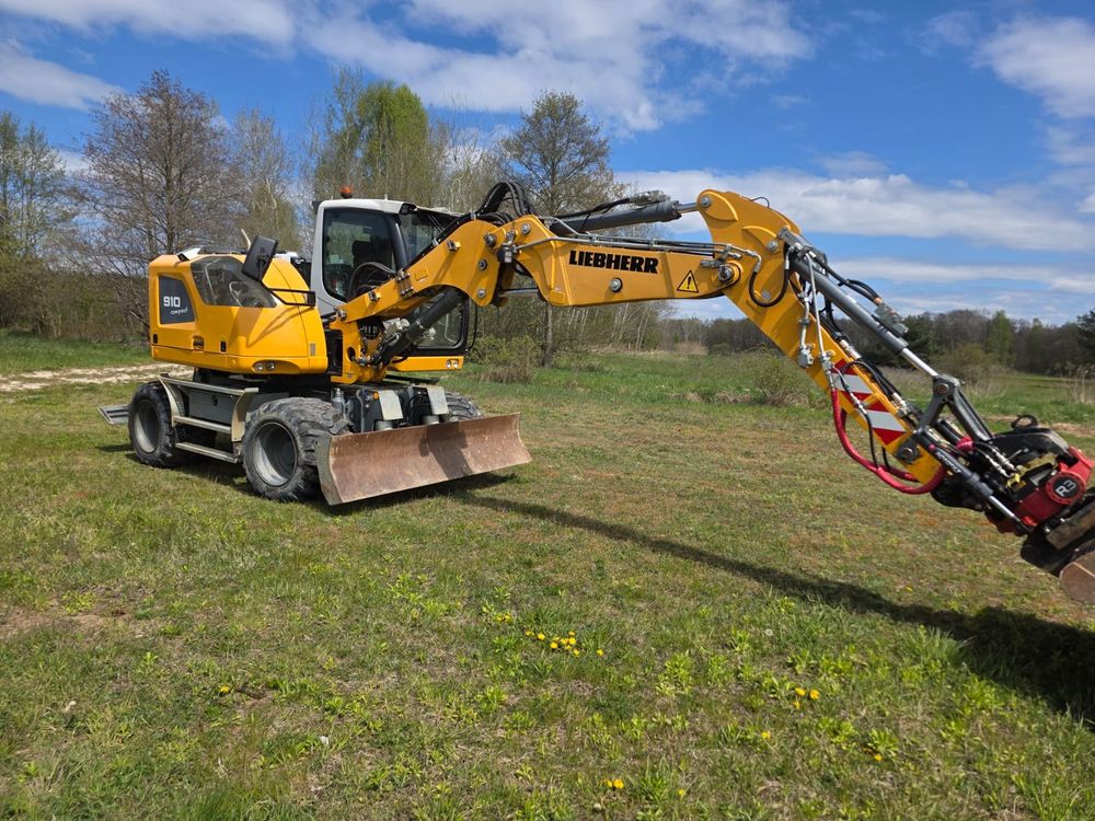Liebherr A310 2020