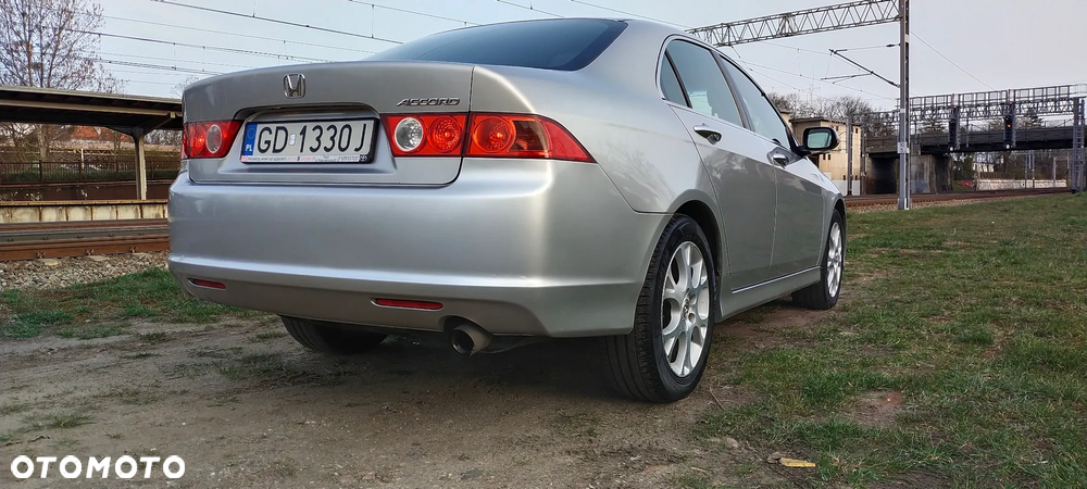 Honda Accord 2.0 Executive - 9