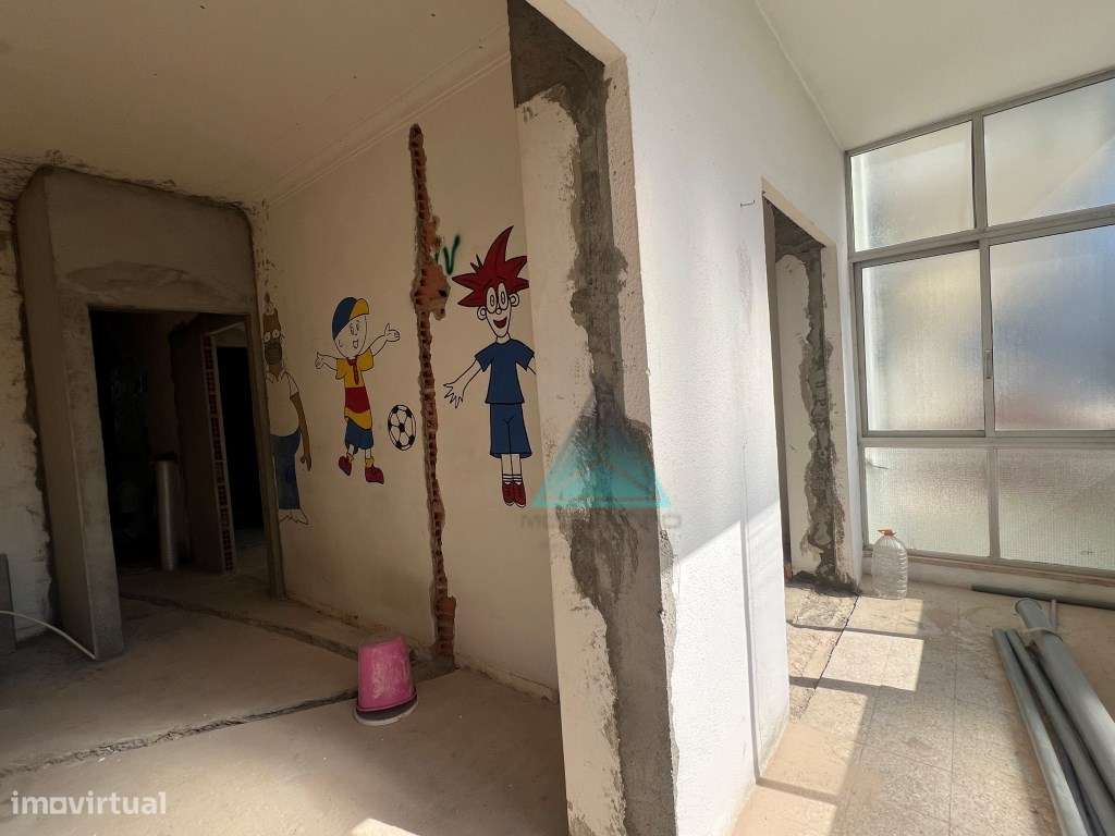 Apartamento T3 em remodelação Cova da Piedade situado num 2º andar ...-18