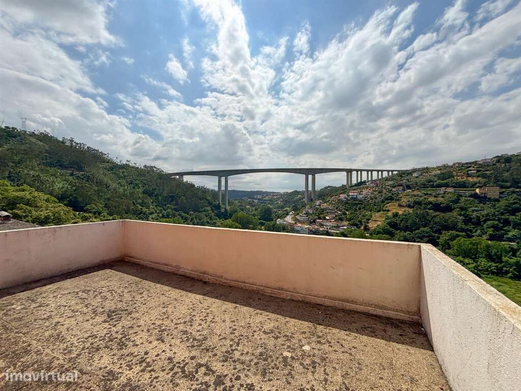 Moradia M5 com garagem em zona de Ceira-18