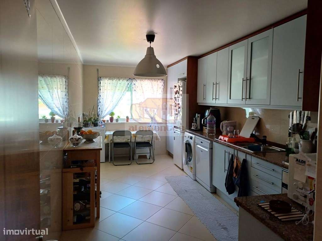 Apartamento T4 com varanda e vista desafogada - 5 minutos do centro-5