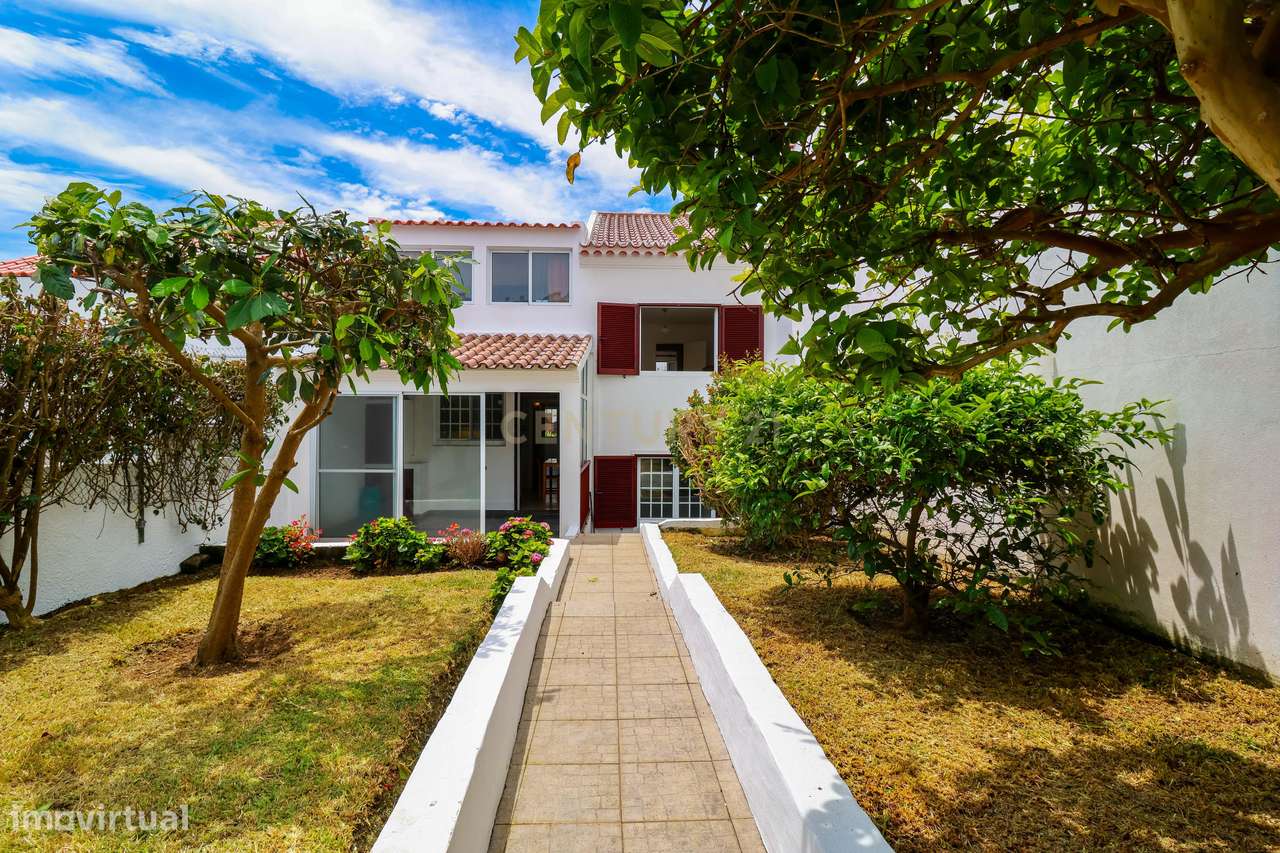 Moradia T2+1 com sótão, garagem, jardim e logradouro – Ponta Delgada-17