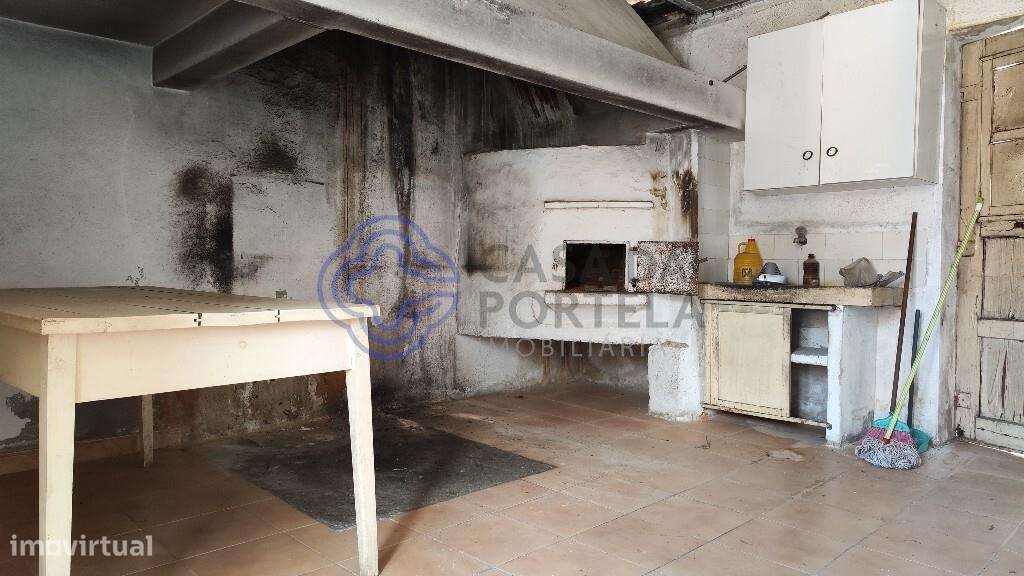 Moradia isolada para recuperar situada em Argoncilhe - Grande imagem: 4/34