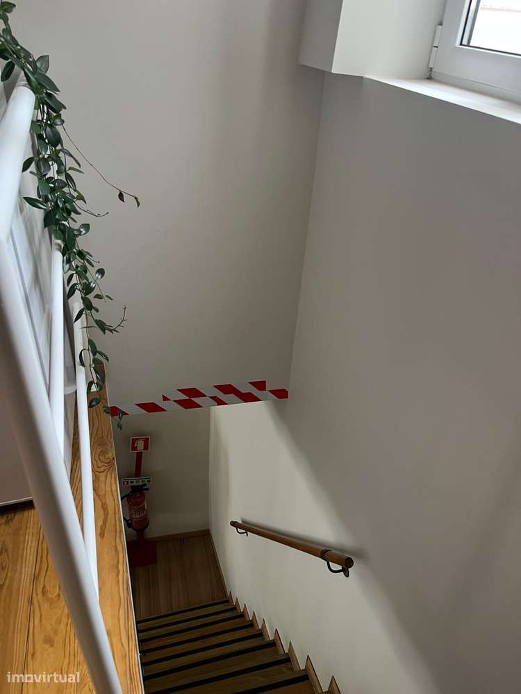 Prédio- 3 pisos de comercio/serviços e  apartamento - Centro Setúbal - Grande imagem: 4/23