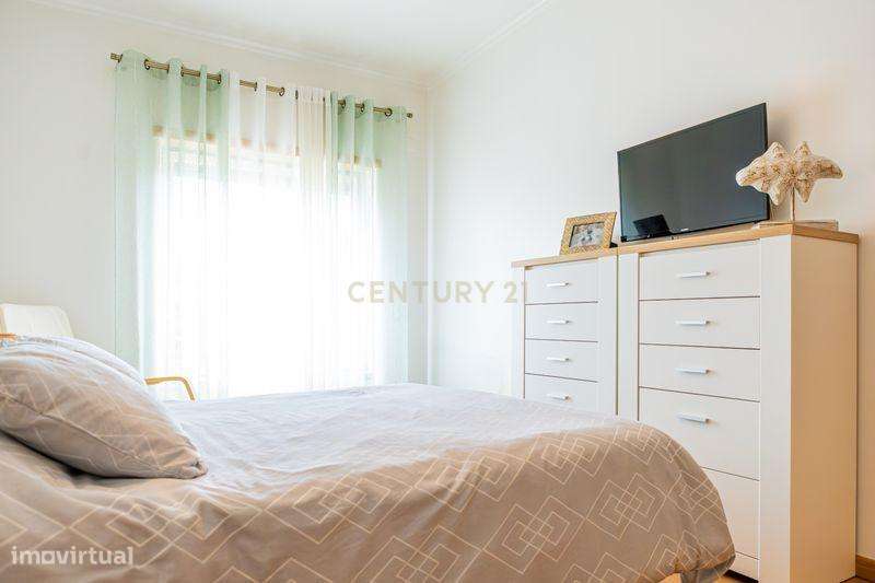 Apartamento T2 com elevador, lugar de estacionamento e arrecadação na-8