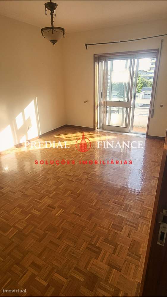 T2+1 Luminoso com Garagem Ampla em Ramalde – Zona em Valorização-18