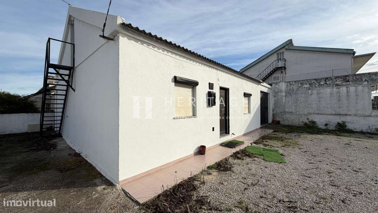 Moradia T2 a necessitar de obras e em fase de legalização-3