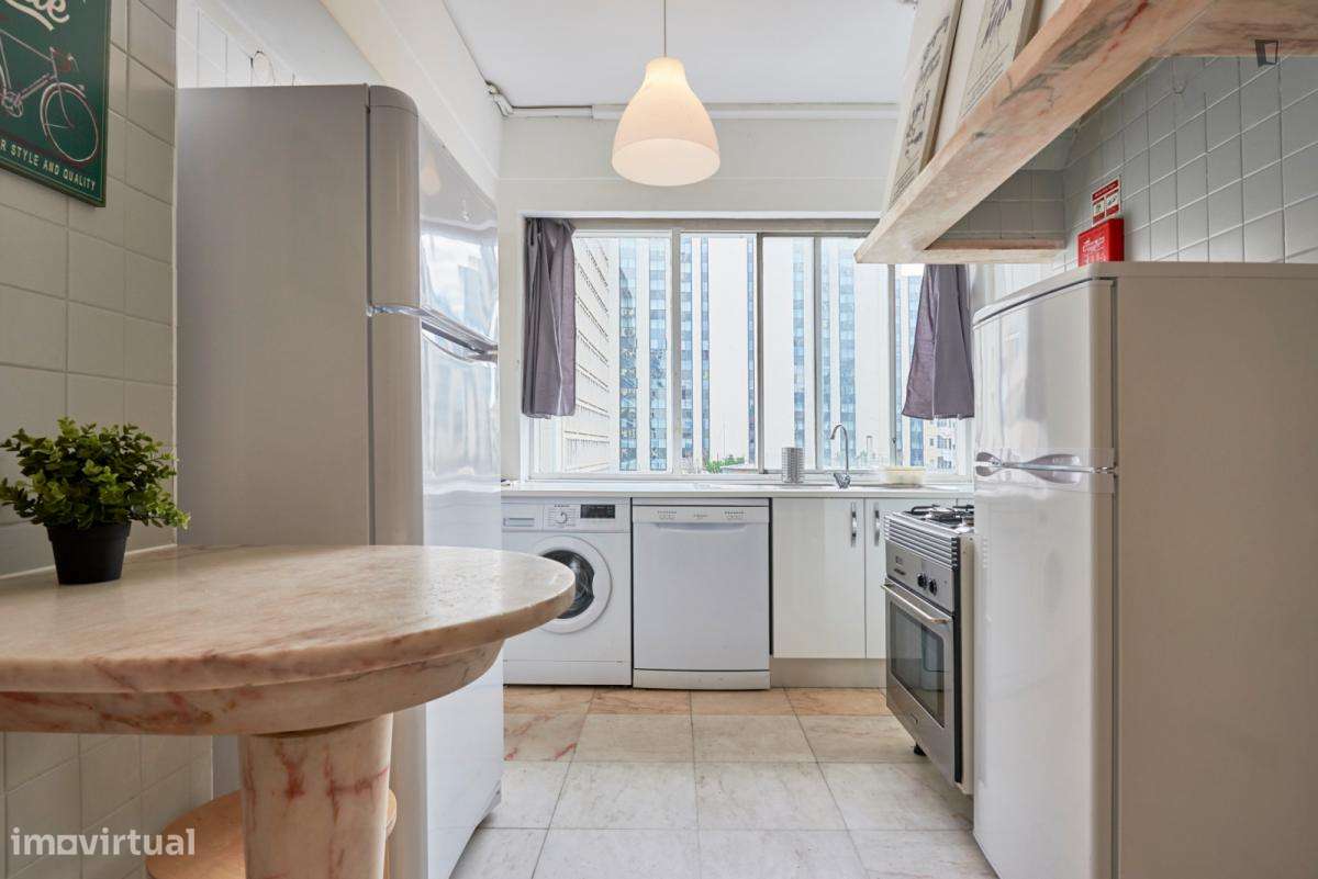 Quarto - localizado em Marquês de Pombal Lisbon - Grande imagem: 4/46