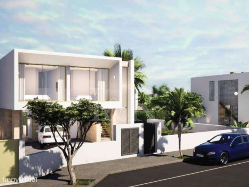 Moradia T3 com jardim, piscina e vista para a Serra de Sintra - Grande imagem: 2/45