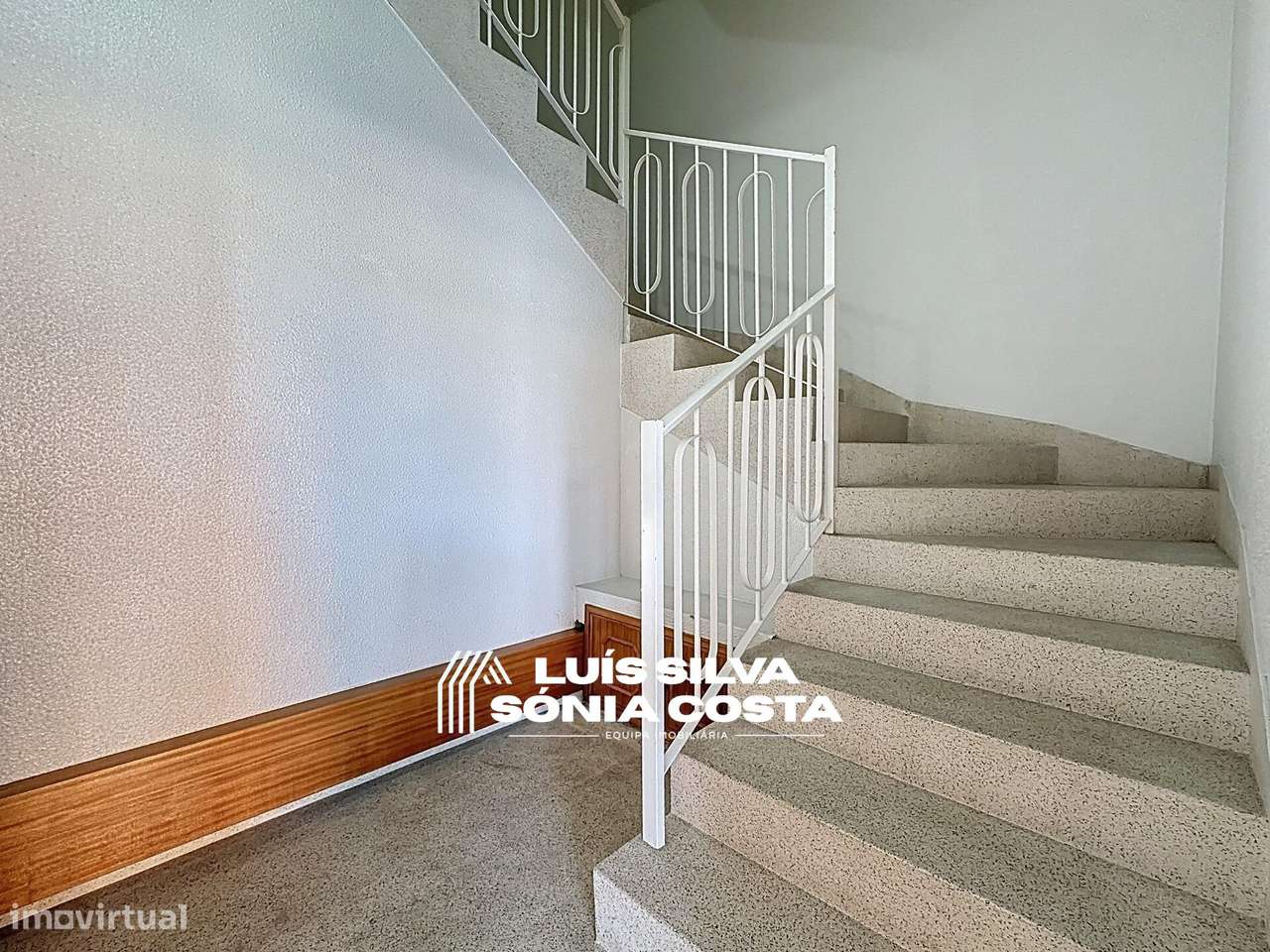 Loja transformada em Apartamento T1+1 Remodelado c/ 2 Varandas c/... - Grande imagem: 3/31