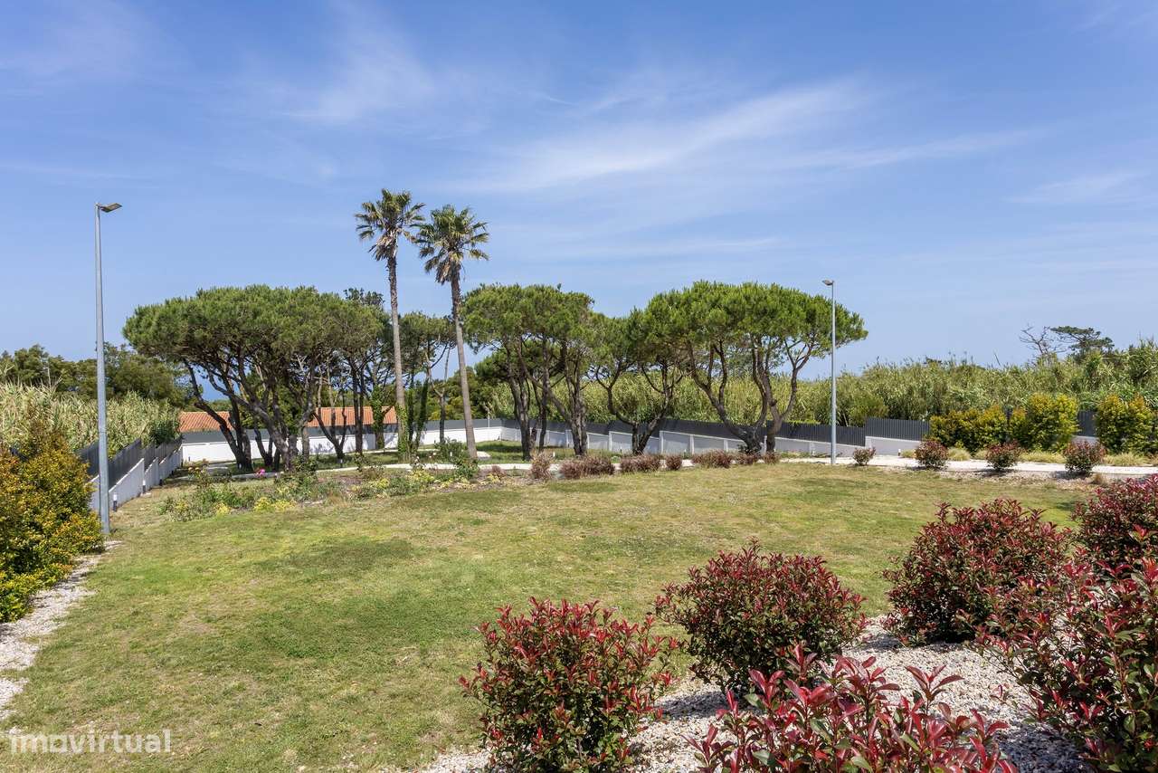 Moradia T6 com Piscina, Vista Mar e Terreno de 3.920 m² | Azoia, Sintr-15