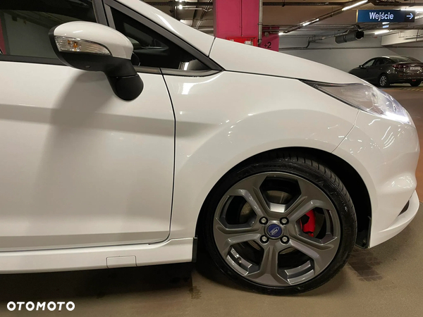 Ford Fiesta ST2 - 13