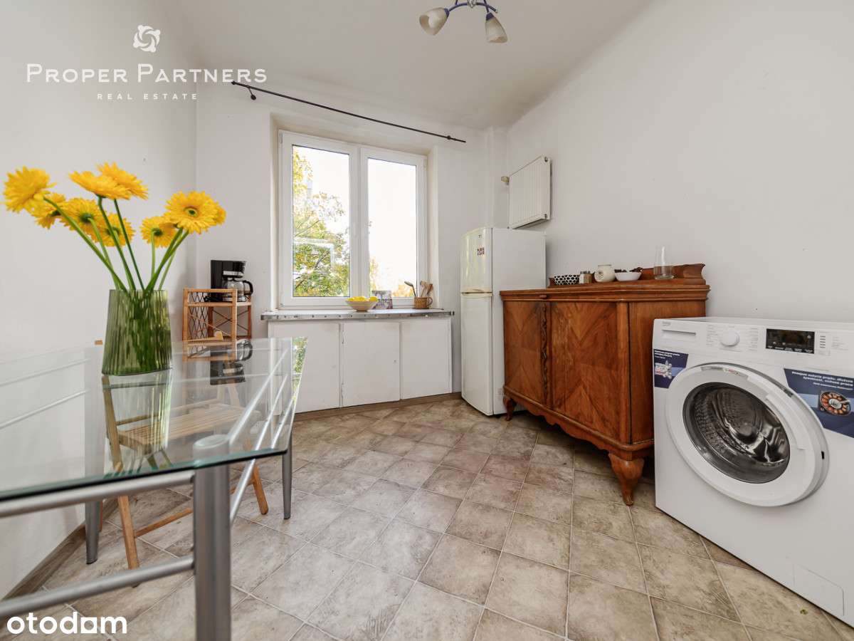 2 pokoje z oddzielną kuchnią w kamienicy Śródmieśc-13