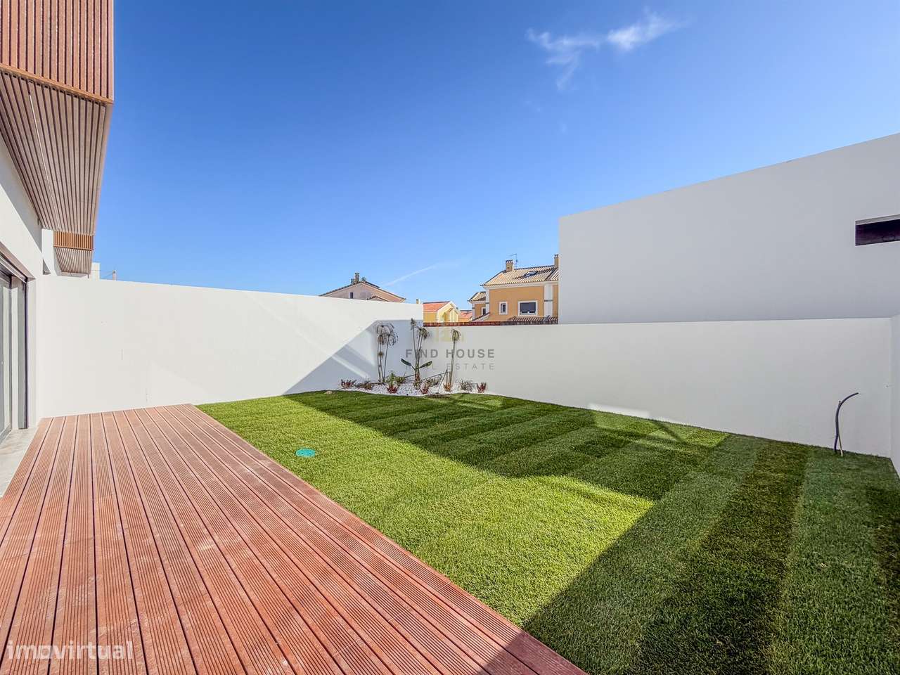 Vende-se Moradia T4 com jardim em Albarraque-14