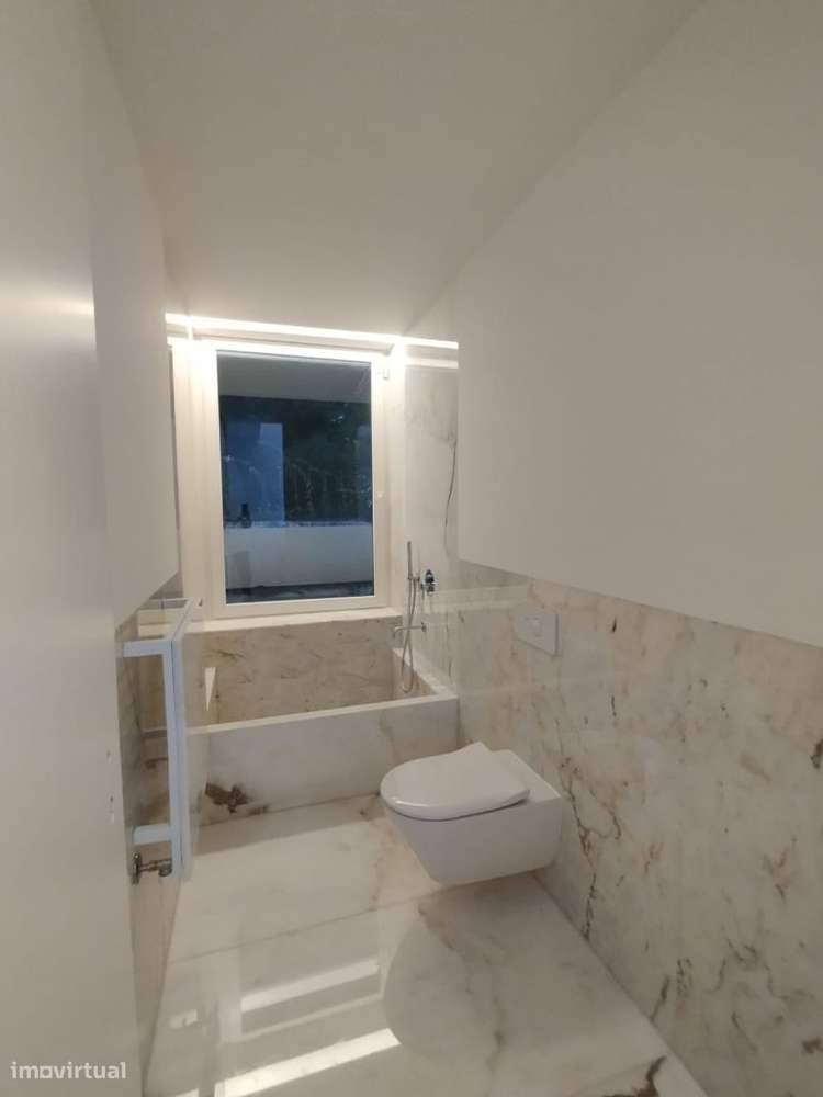 Moradia de Luxo a Estrear no Coração da Quinta da Marinha Sul-11