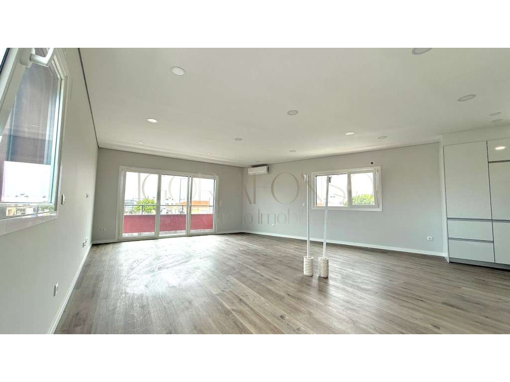 Excelente Apartamento T2 localizado na Zona Central de Azeitão-10
