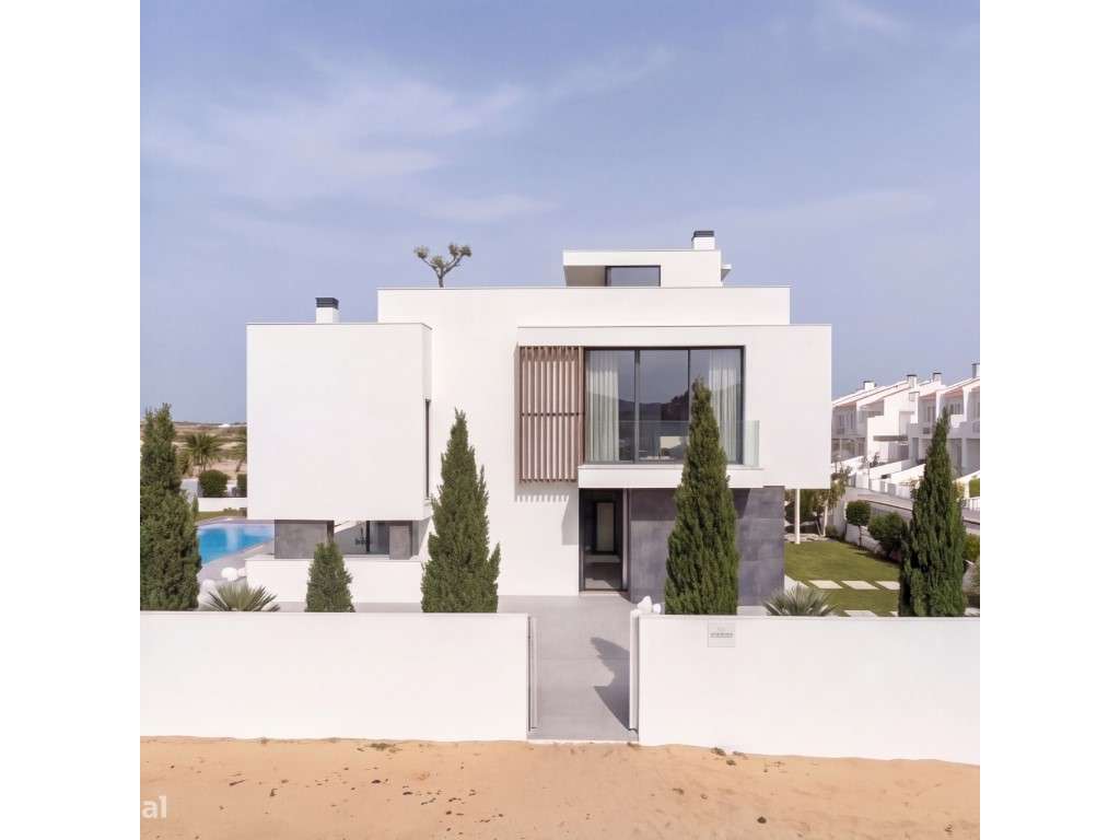 Moradia isolada com piscina apenas a 400 m da praia-17