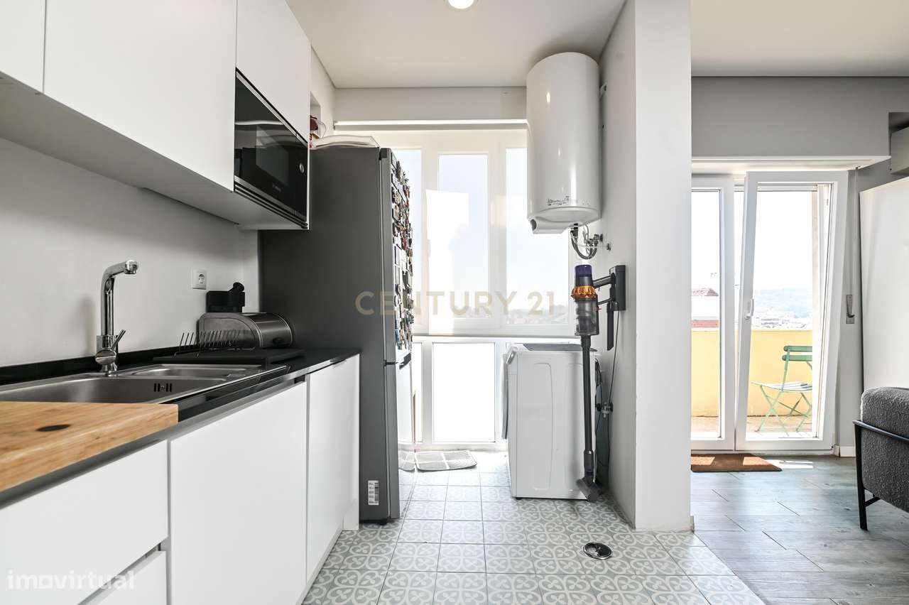 Viver em Benfica: T2 remodelado, com varanda e luminoso. - Grande imagem: 4/31