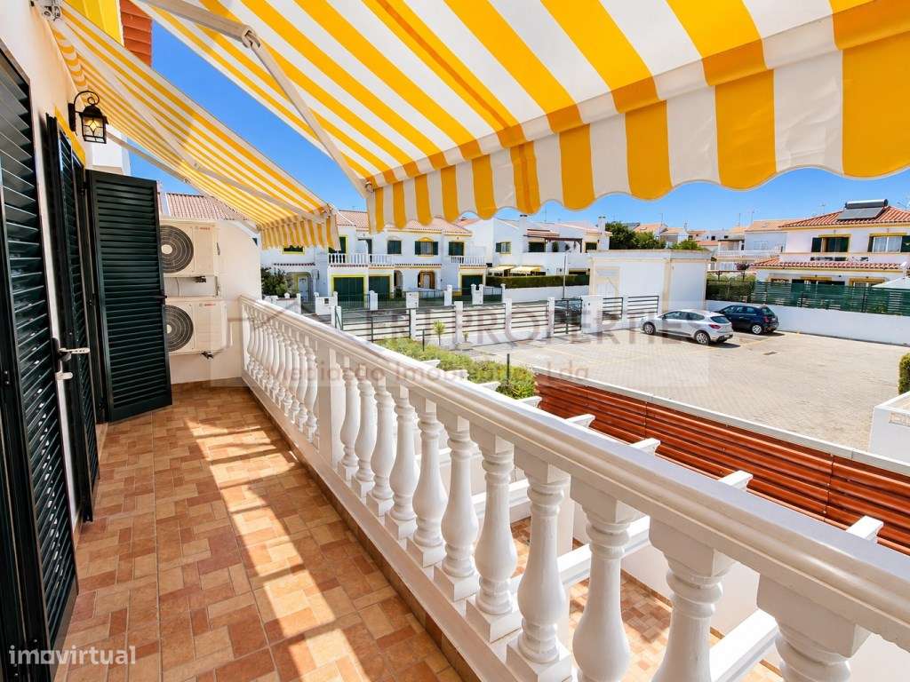 Moradia de Charme em Altura | 3 Quartos, Garagem e a 950 m da Praia-17