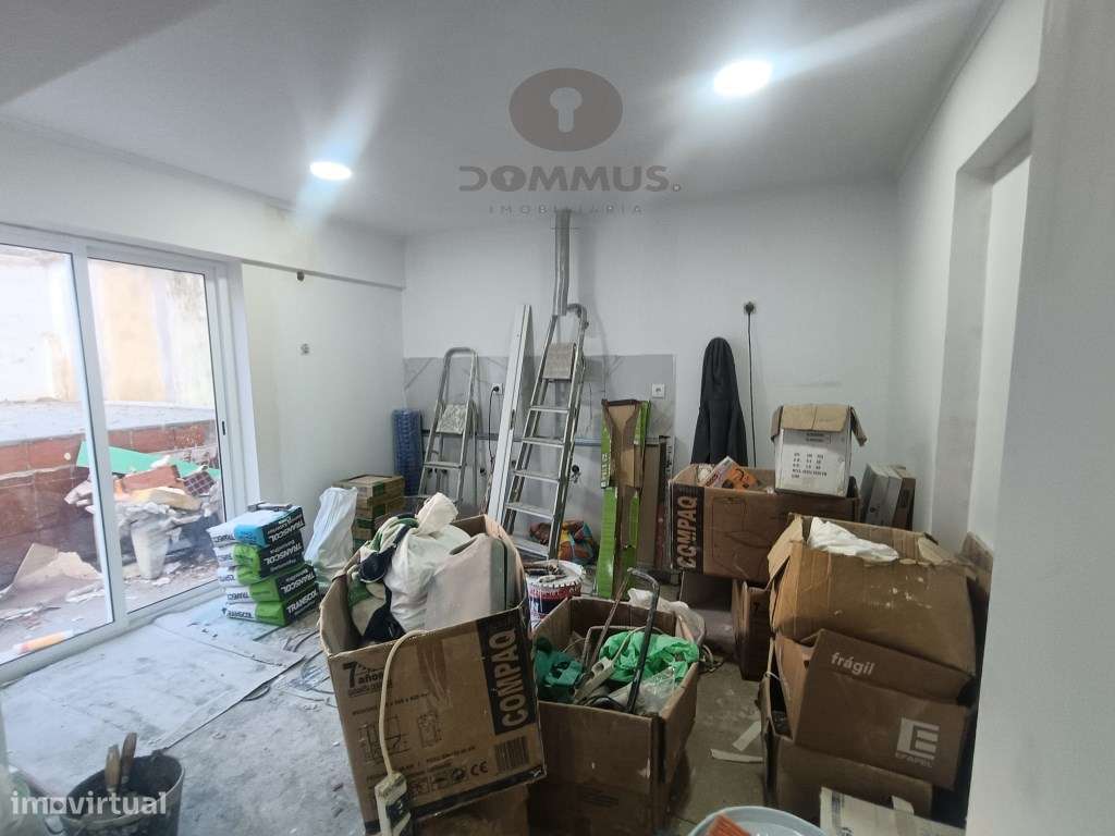 Apartamento T2 Totalmente Remodelado com Quintal e Arrecadação na V... - Grande imagem: 3/16