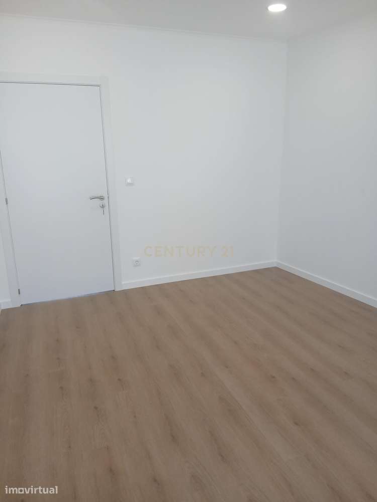 Moradia T2 Renovada em Valada – Conforto e Investimento junto ao Rio T-26