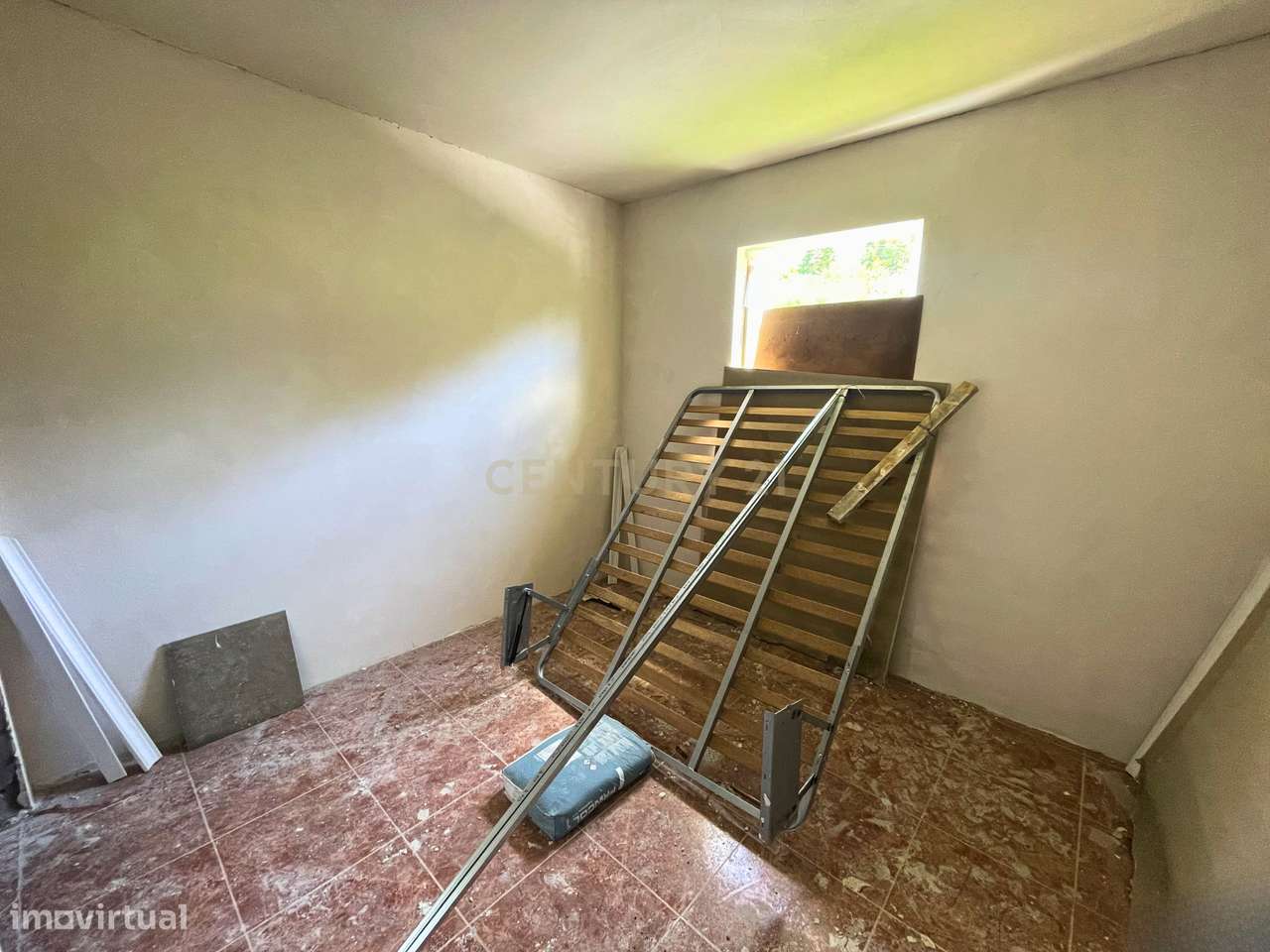 Casa para restauro em Duas Igrejas / Paredes-12