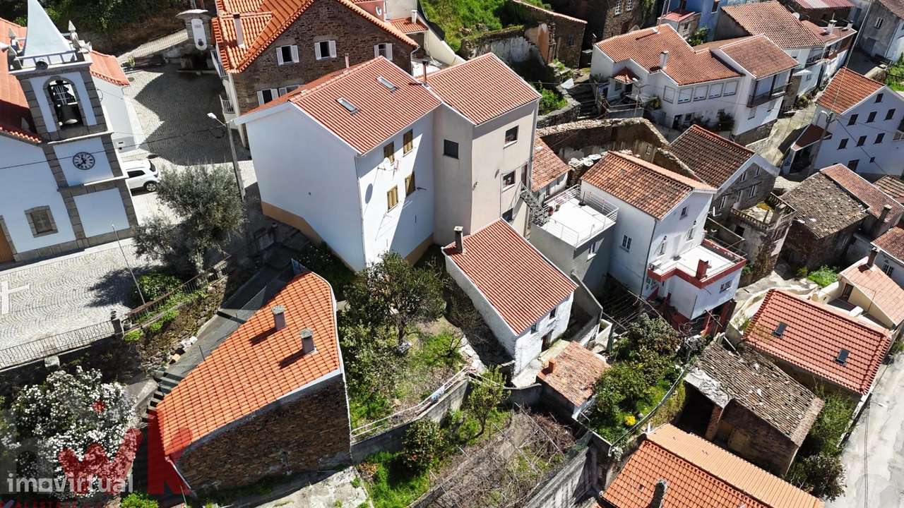 Moradia em Pedra com Charme e Potencial em Corgas, Seia-16