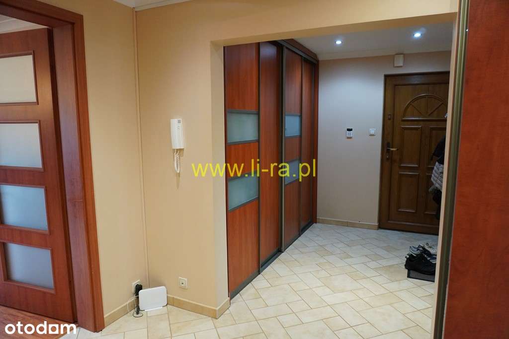 Umeblowane mieszkanie trzypokojowe o pow.77,50m, II p.balkon,  garaż-12