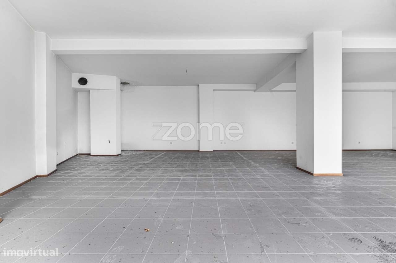 Loja de Comércio, em Braga (São Vicente)-4