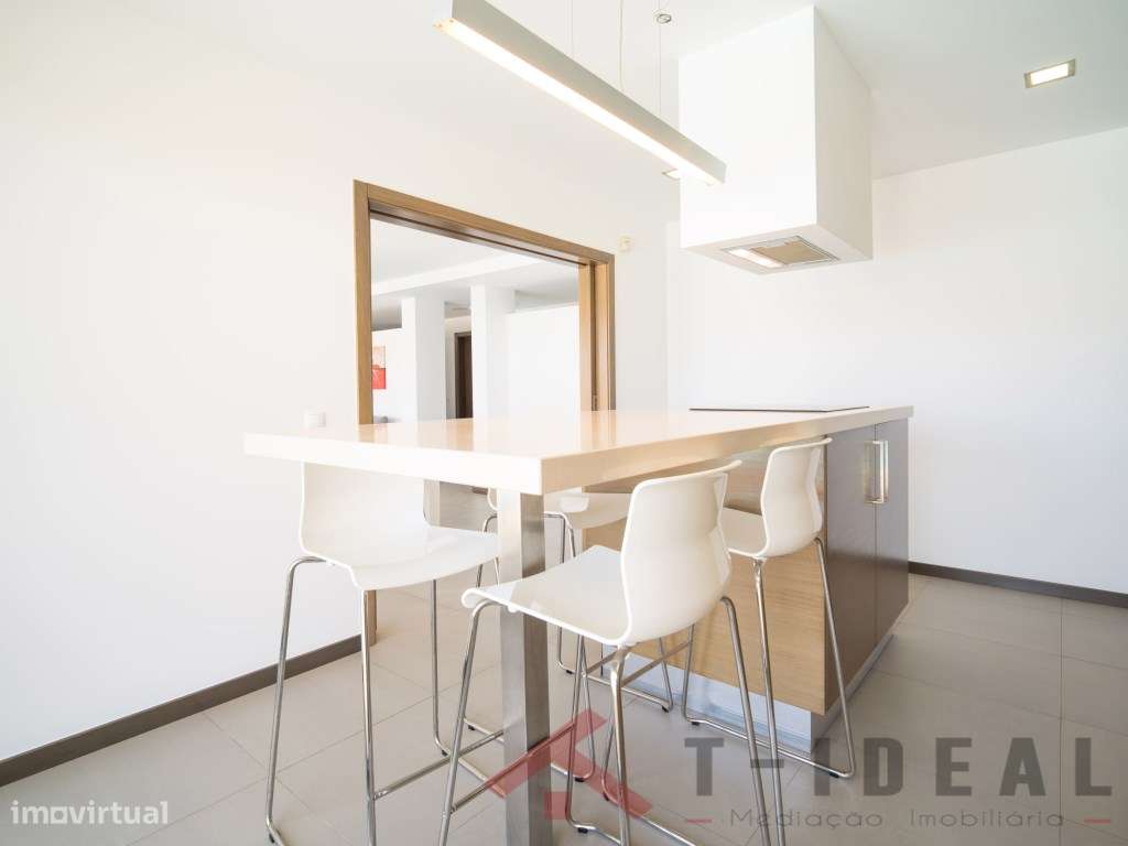 Moradia T4 Moderna Vista Mar-23