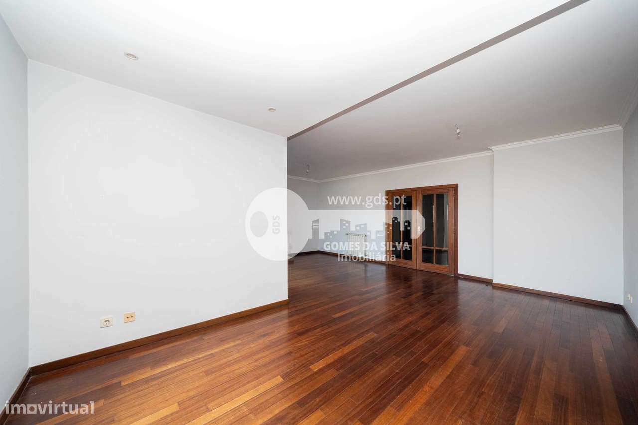 T5 Duplex na Rua Bernardo Sequeira, São Vítor-16