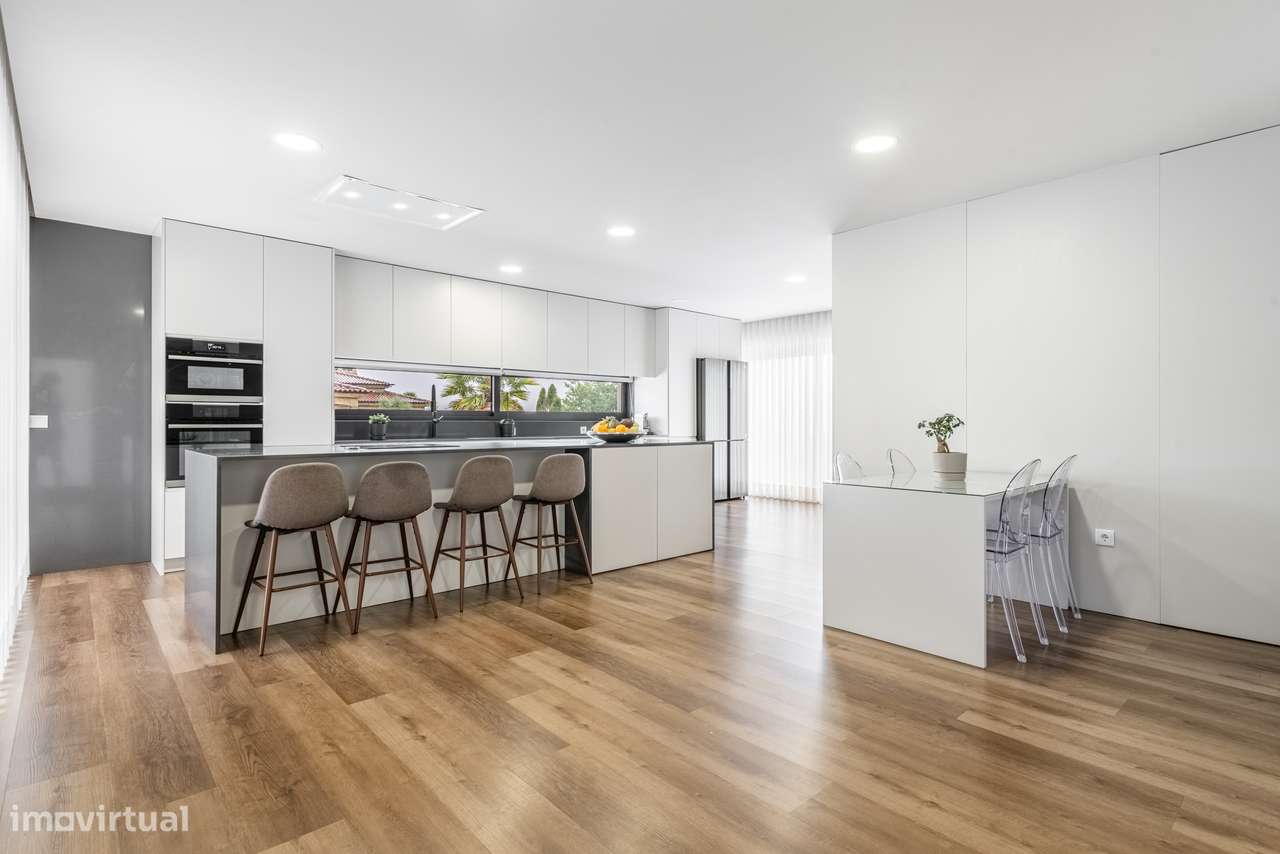 Moradia de Arquitetura Contemporânea com Piscina | Fafe-11