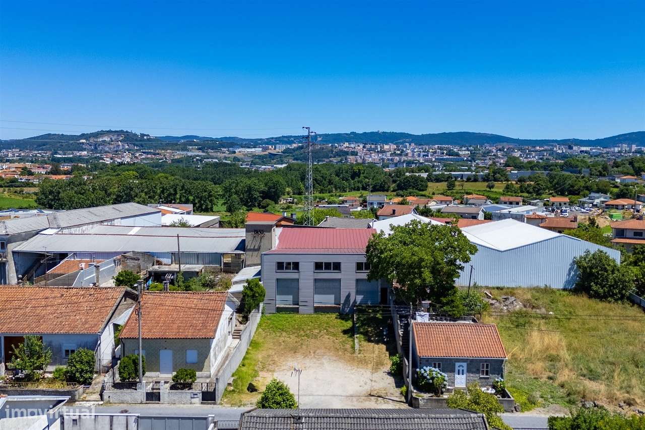 Conjunto de Pavilhões Industriais para Reabilitação | Parada de Tibães-35