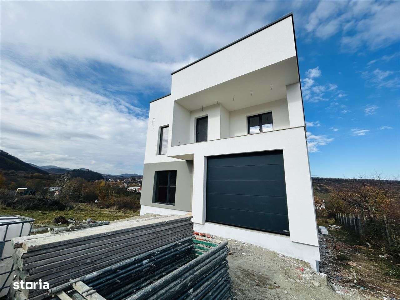 Casa noua, moderna - 5 camere, teren 561mp, 300 mpu, garaj - zona buna - Imagine principală: 4/7