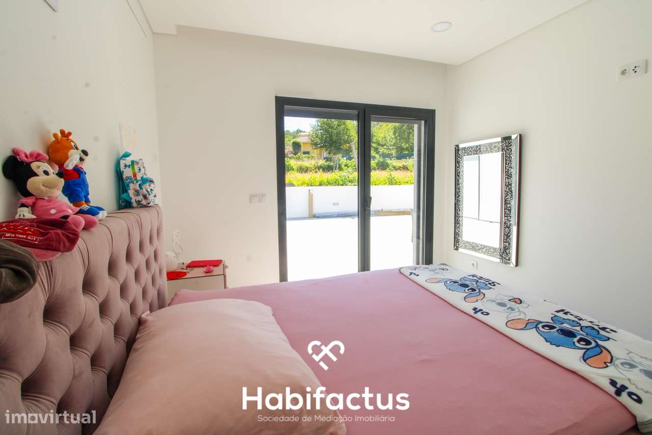 Moradia Isolada T3 à venda Moderna com Piscina aquecida e Churrasqueir-16