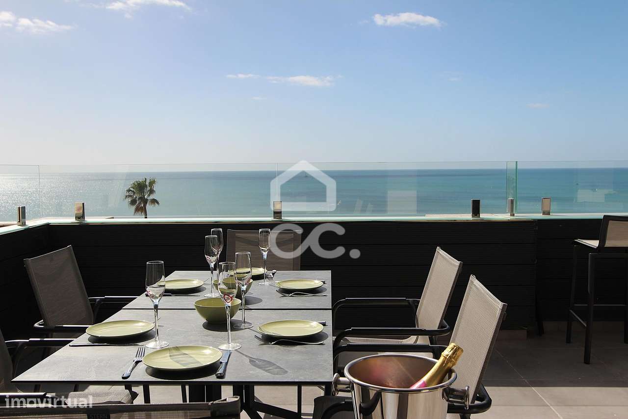 Apartamento T3 Renovado com Vista Mar e Terraço em Armação de Pêra-39
