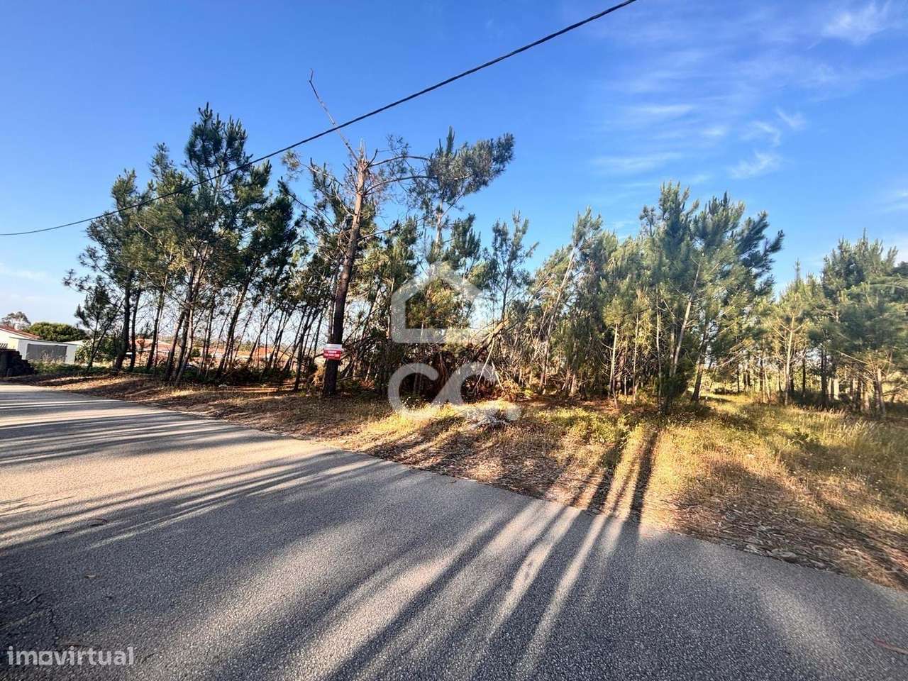 VIEIRA DE LEIRIA---Terreno com a área de 1240 m2, inserido no aglomera-8
