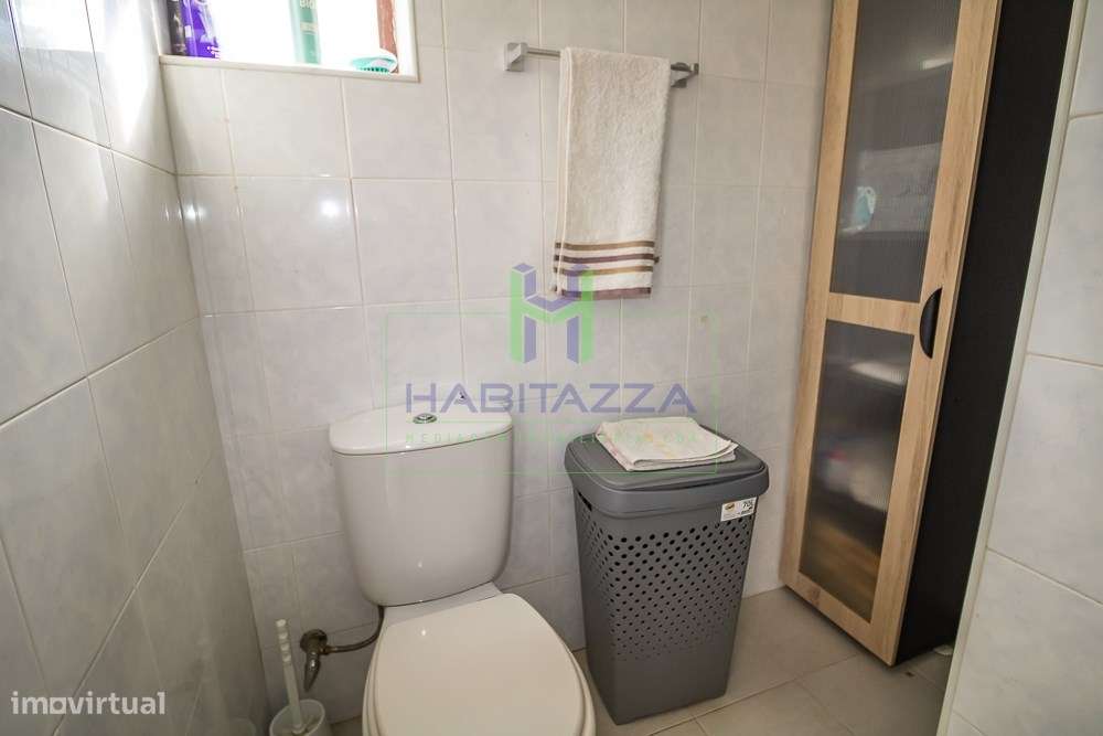 Moradia T2, com anexos e bom quintal, no coração da Praia da Luz-15